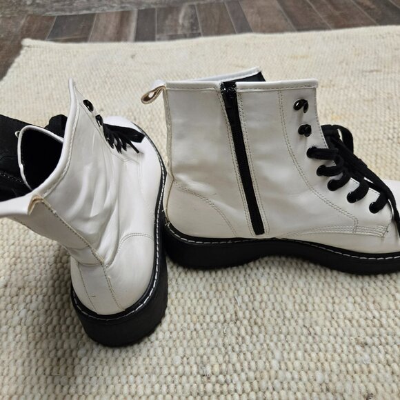 STYLISH WHITE DOC MARTIN STYLE BOOTS BY STEVE MADDEN. SIZE 11US ZIPPERED - Picture 5 of 8